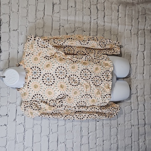 Ruffle shoulder boho top - Picture 1 of 8